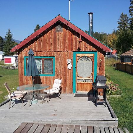 Steamboat Mountain Chalets Hotell Spillimacheen Exteriör bild