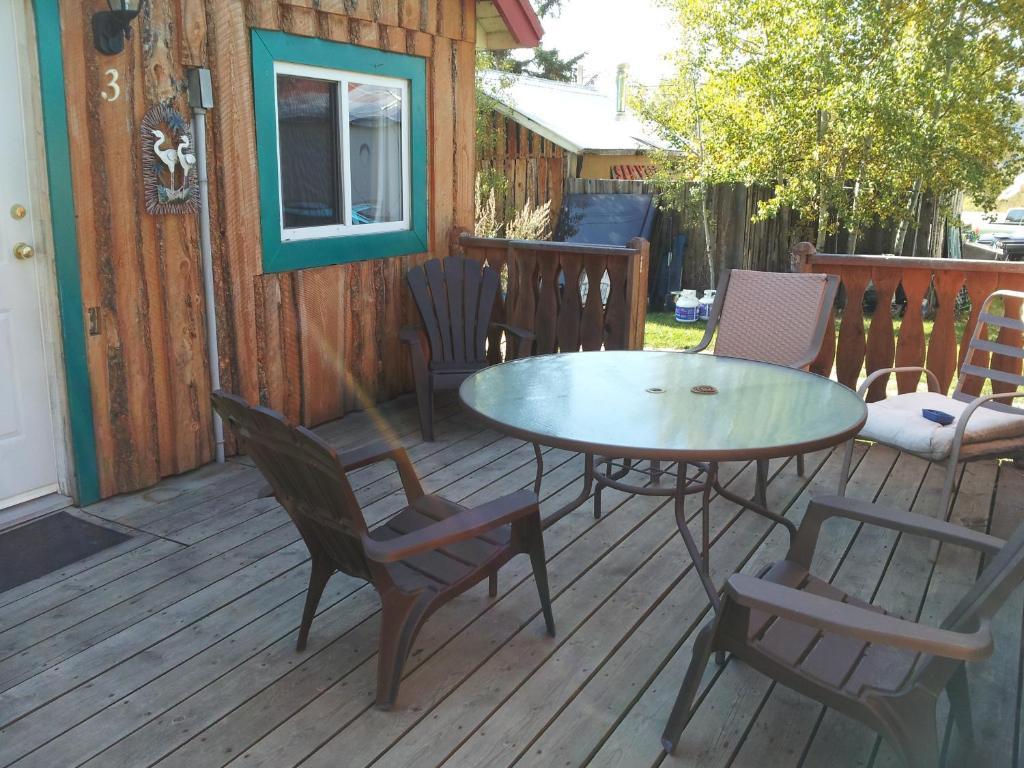 Steamboat Mountain Chalets Hotell Spillimacheen Rum bild