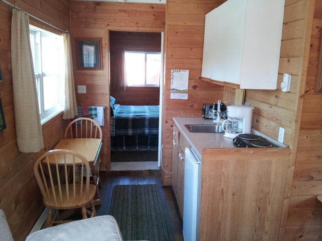 Steamboat Mountain Chalets Hotell Spillimacheen Rum bild