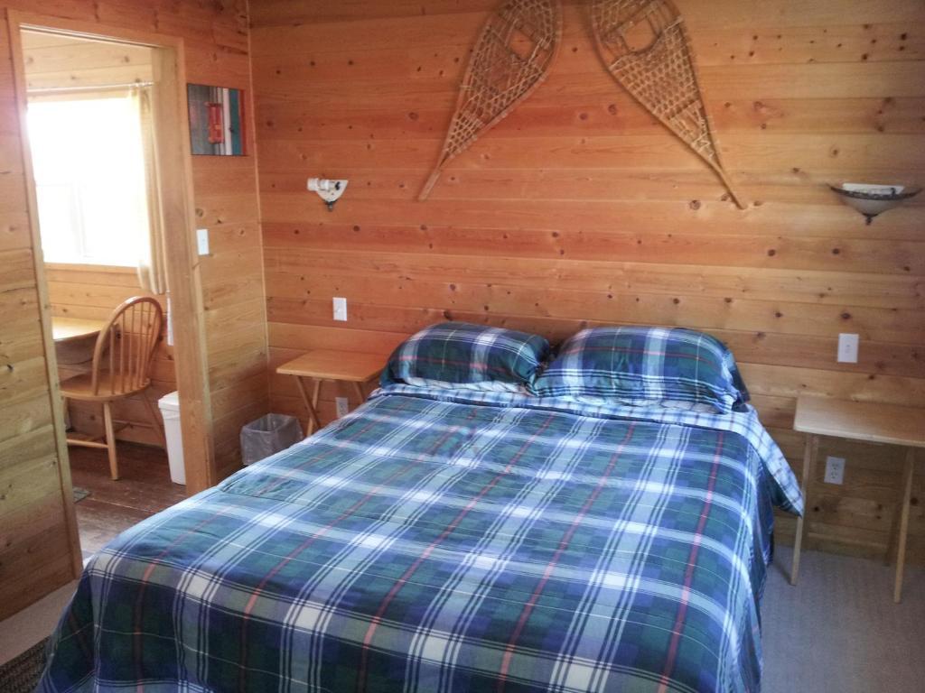 Steamboat Mountain Chalets Hotell Spillimacheen Rum bild