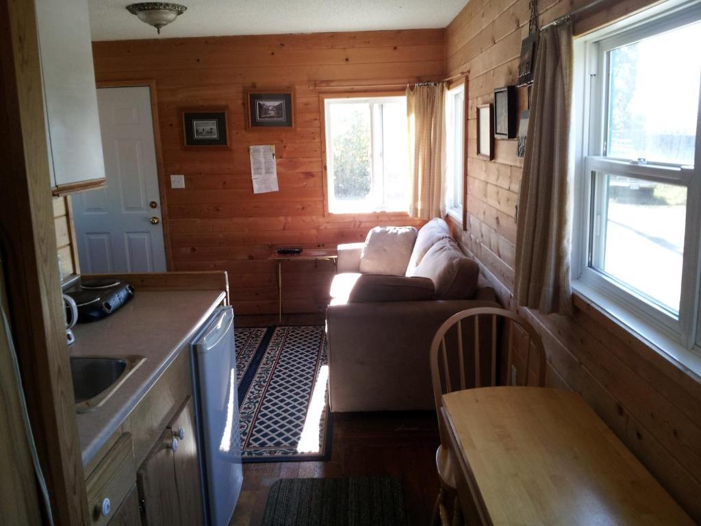 Steamboat Mountain Chalets Hotell Spillimacheen Rum bild