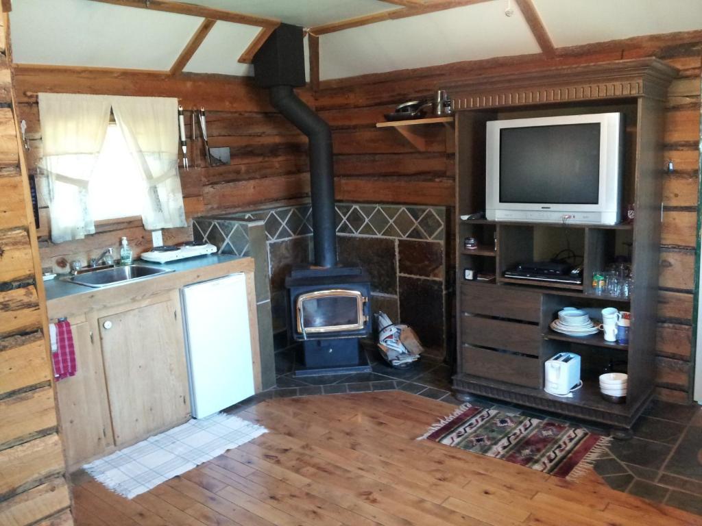 Steamboat Mountain Chalets Hotell Spillimacheen Rum bild