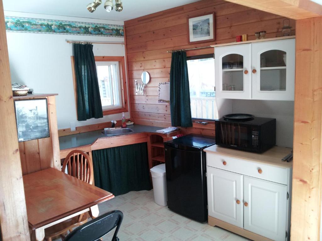Steamboat Mountain Chalets Hotell Spillimacheen Rum bild