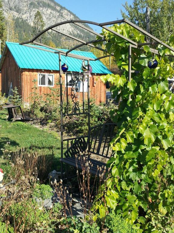 Steamboat Mountain Chalets Hotell Spillimacheen Exteriör bild