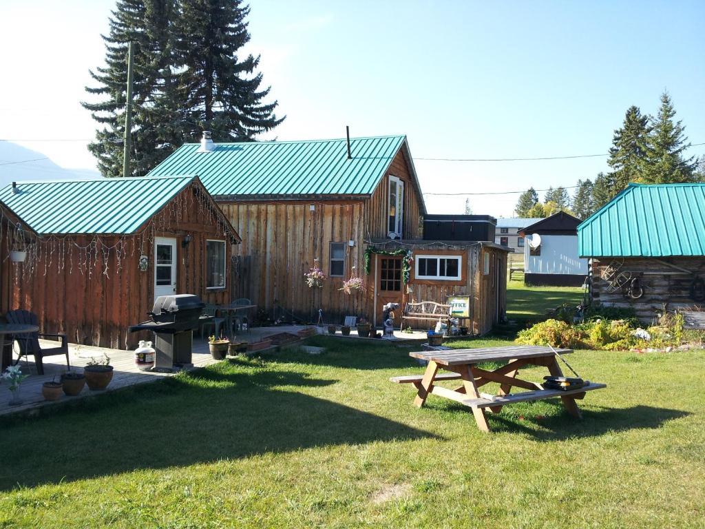 Steamboat Mountain Chalets Hotell Spillimacheen Exteriör bild